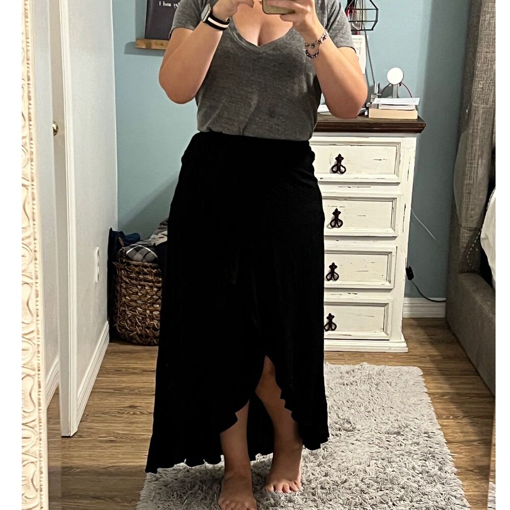 NEW Black wrap skirt with ruffle, black on back Animal print, Closet Candy